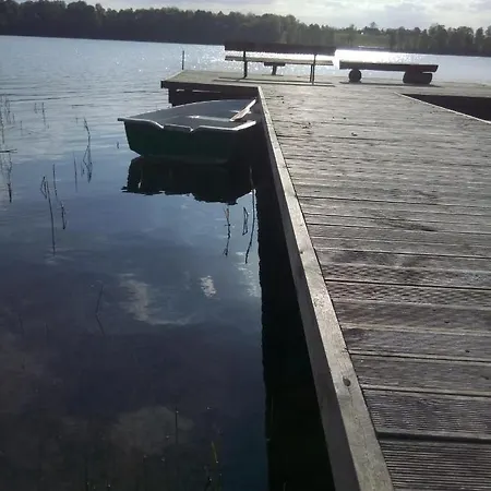 Letniskowy Nad Jeziorem Apartment