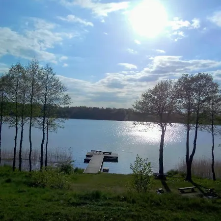 Letniskowy Nad Jeziorem Apartment